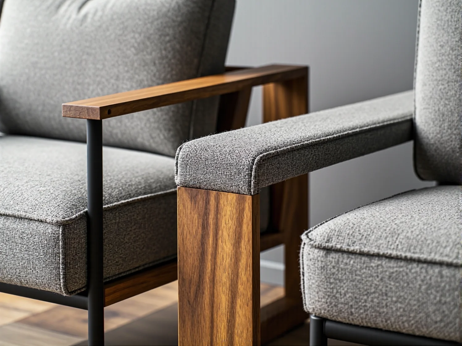 Elegancki szary narożnik z funkcją spania i tkaniną odporną na plamy jako centralny punkt pokoju dziennego.